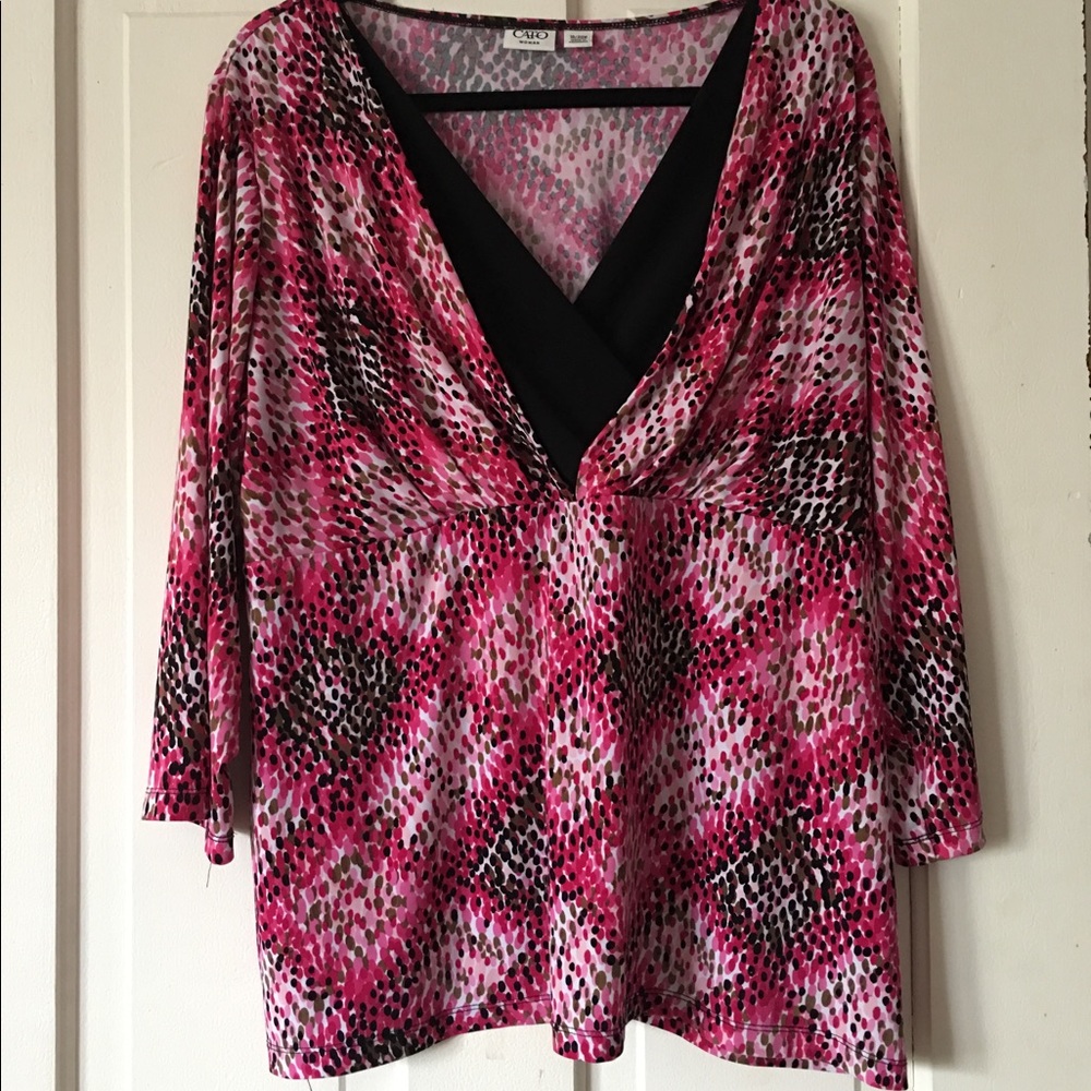 Pink, red, black, white dotted flowy tunic v-neck